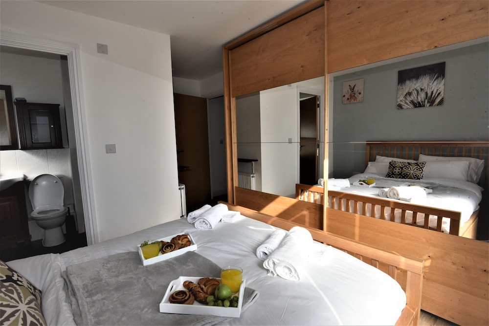 Hughenden Garden Luxury Apartment view 5
