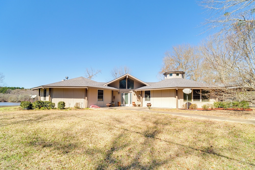 Fire Pit, Views: Lakefront Toledo Bend Retreat!