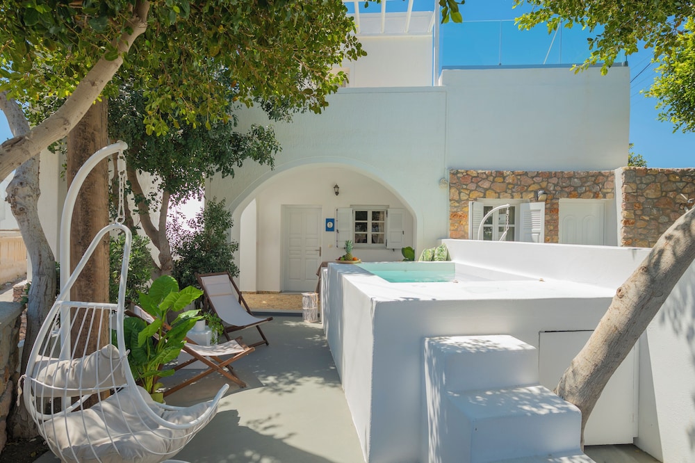 Loukas & Emma Eco Houses