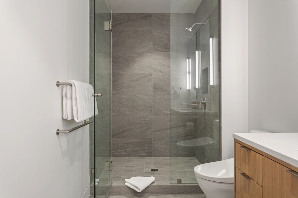 1504 Founders Place - Three Bedroom Deluxe 3 Condo