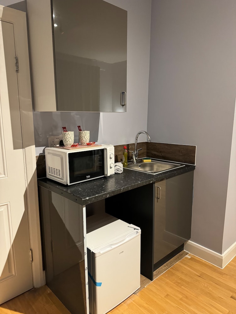 Studio - Sleeps 2 - Parking - Close to Paddington