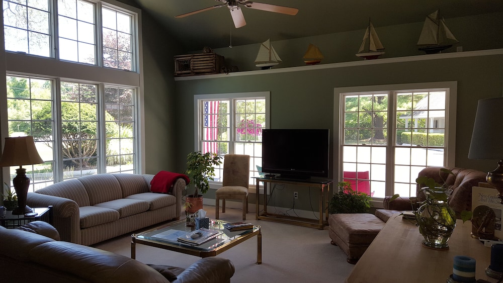 Captain's Quarters Motel - Property Image 12