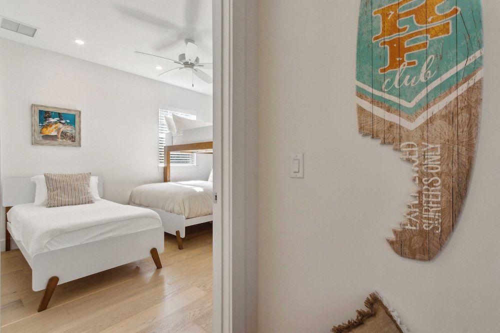 Serenity at Surfside by Avantstay Pool, Porches, Fire Pit & Arcade Near Vilano Beach
