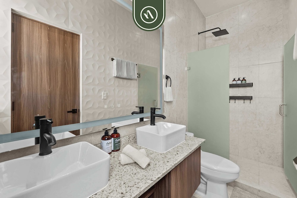 Luxury 2 BR - Downtown - Pool - Sunset in Terrace