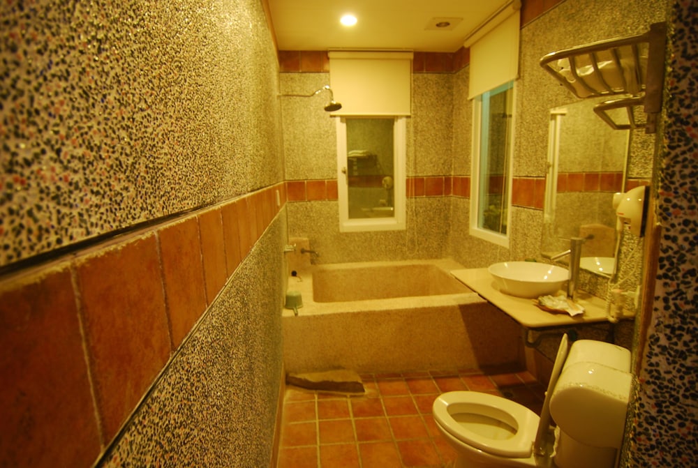 Ming-Jun Holiday Inn
