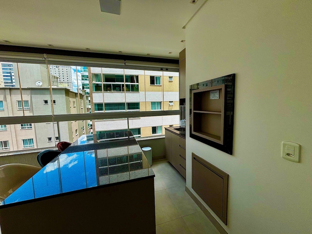 Apt w/ Gourmet Balcony 450m From Beach Reb0802