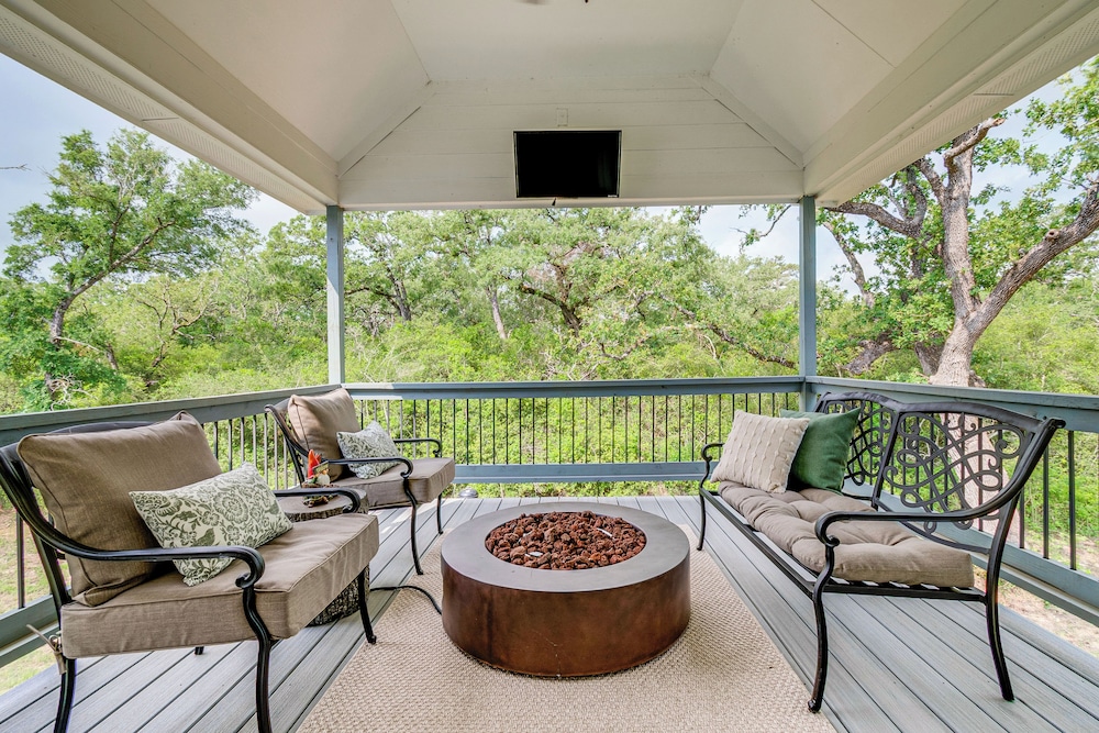 6 Mi to Lake Somerville: Barndominium on 20 Acres