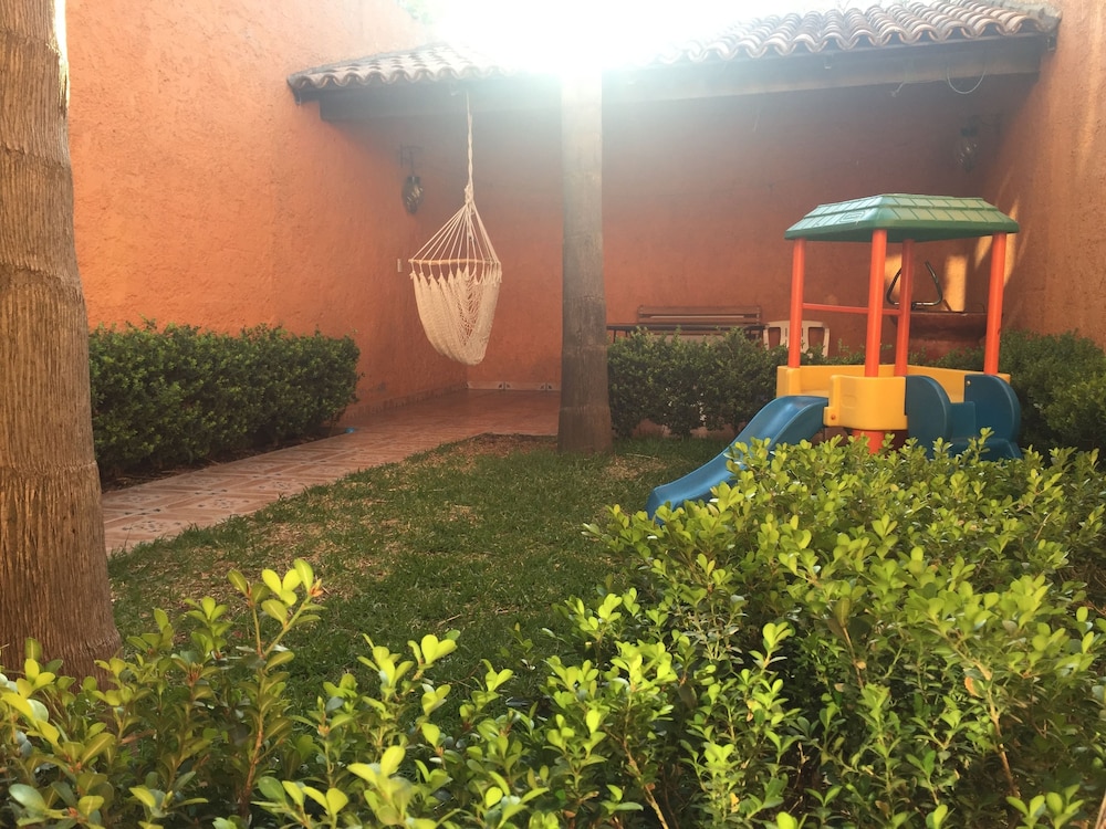 4 Recamaras Zona Sur WiFi Jardin Cochera view 3