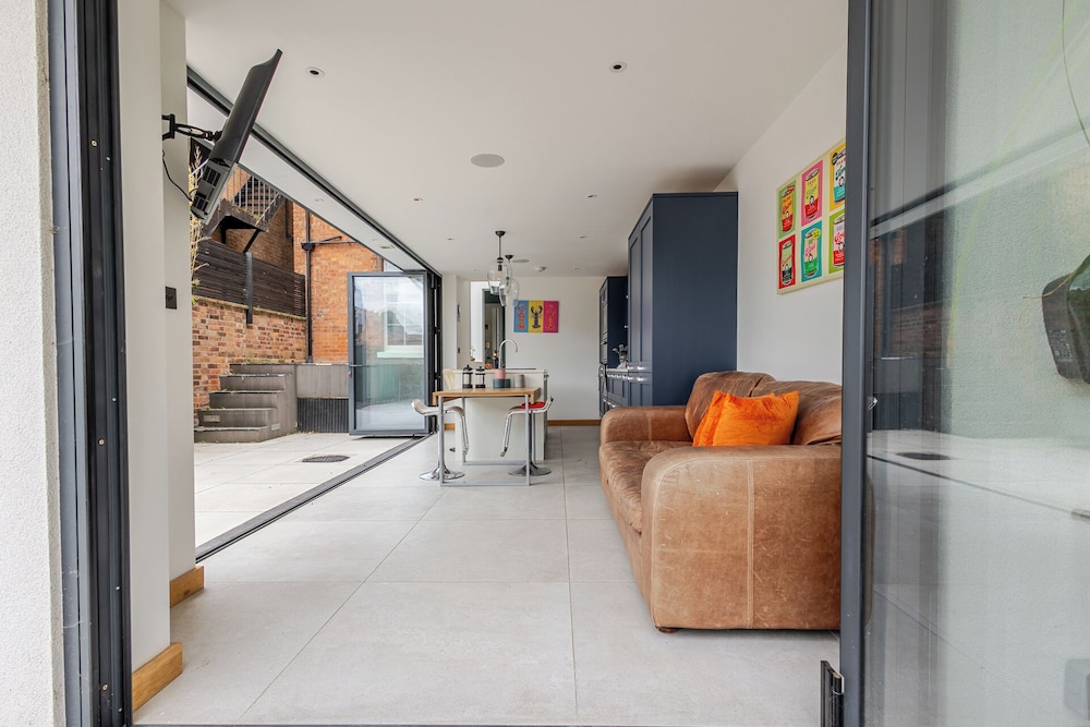 Elegant Townhouse&Basement in Leamington