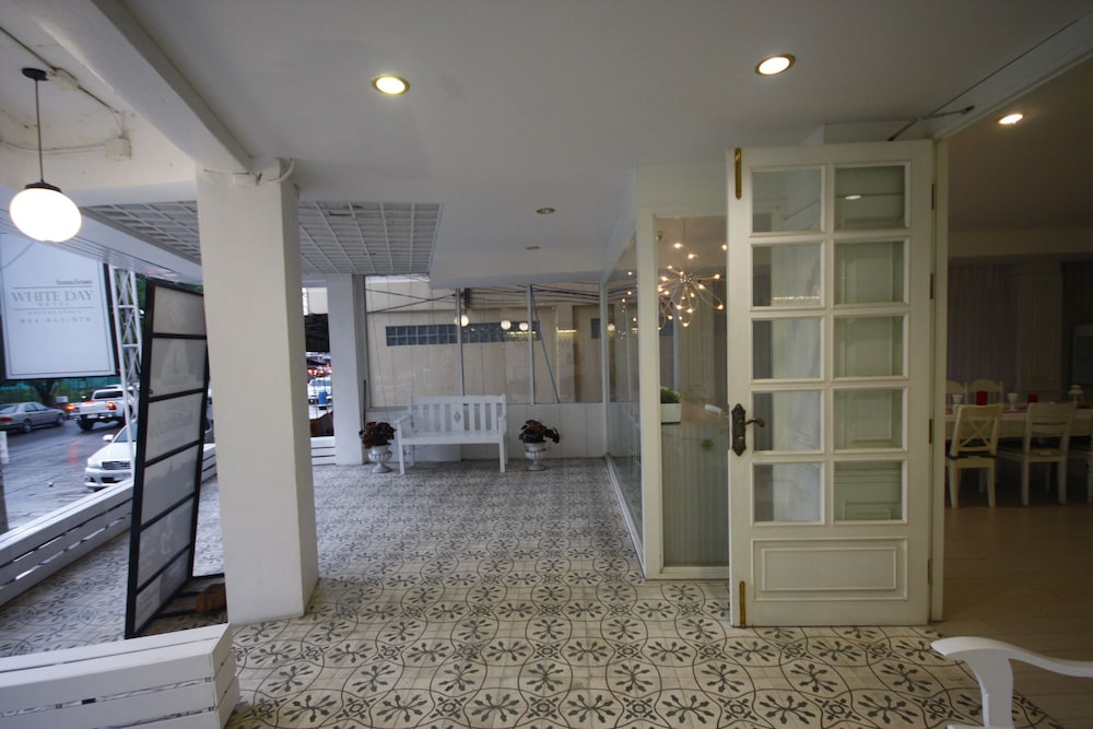 White Day Hotel