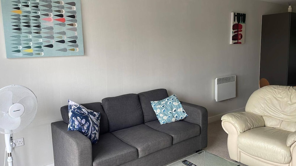 Apartment - Sleeps 4, Pets Allowed & Parking