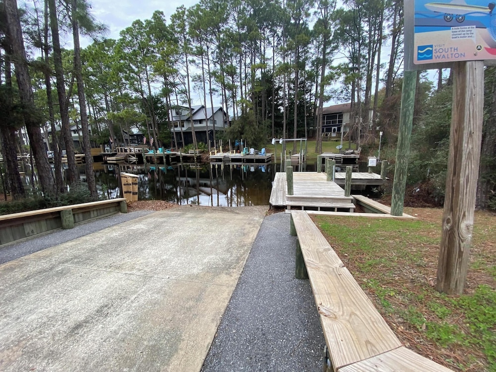 Easy on Eastern Lake by Southern Vacation Rentals