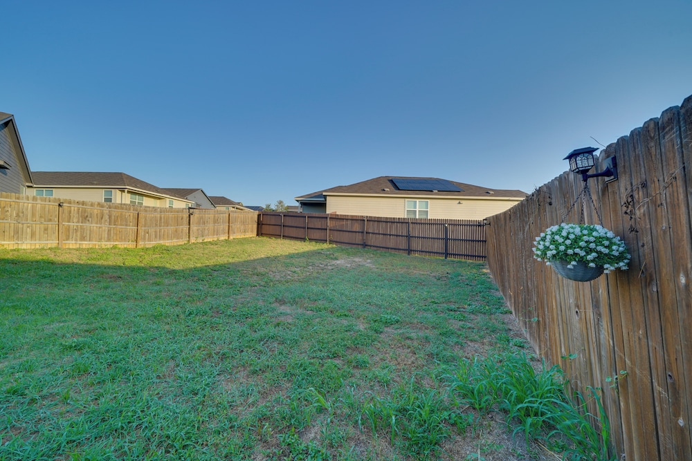 Easy Access to Dtwn San Antonio: Suburban Home