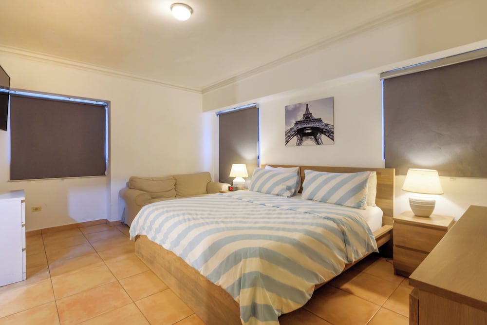 Apartment in Bella Vista Sleeps 10