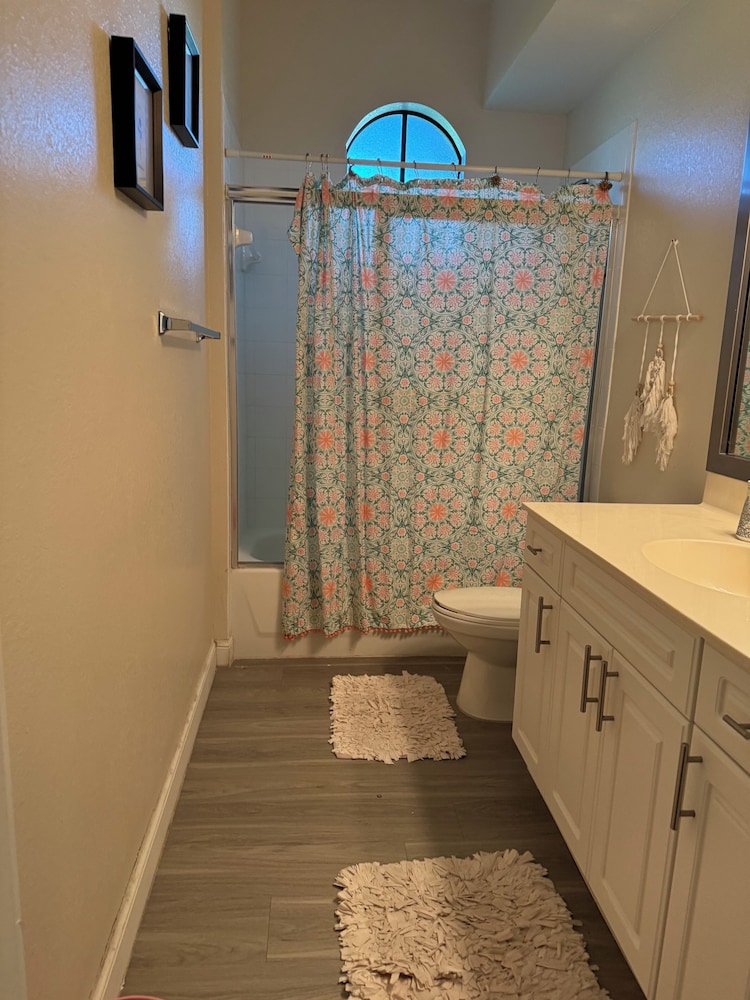 Close to PGA Blvd Shops and Restaurants