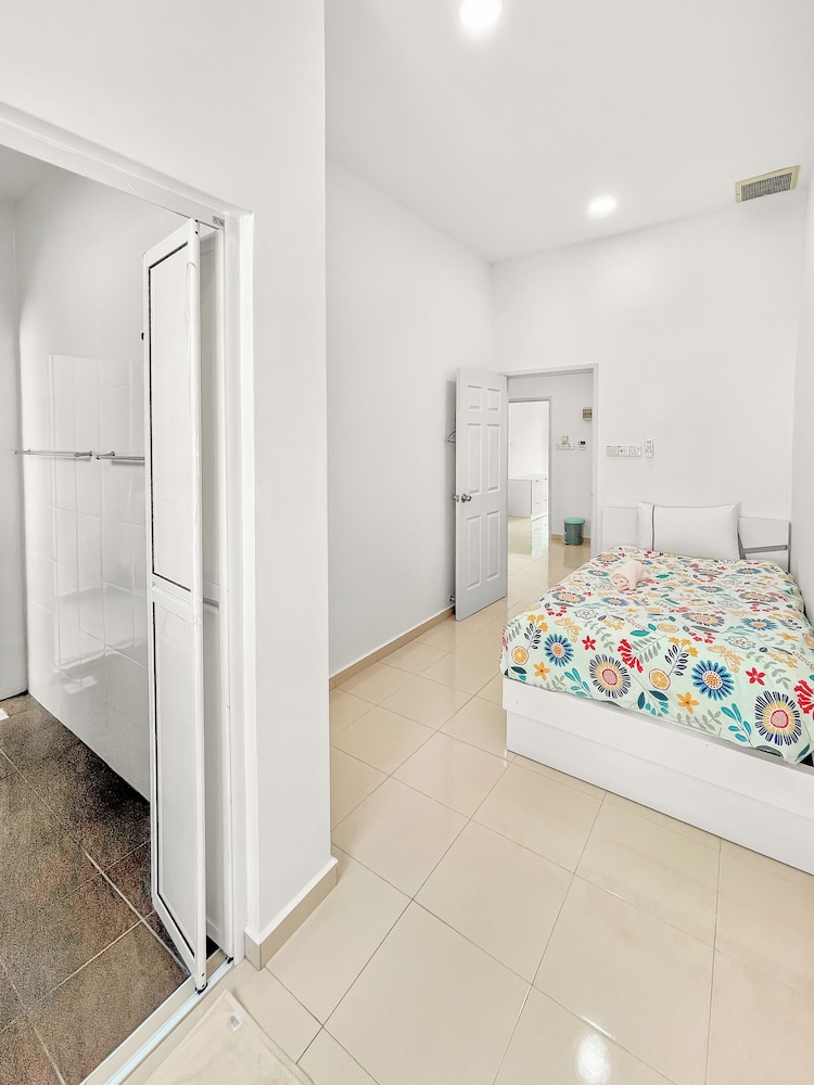 4 Bedroom Landed House