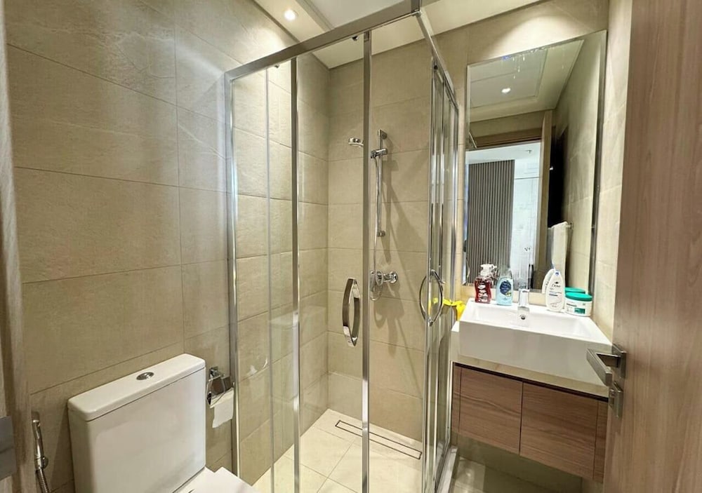 Spacious 3BR in Azizi Riviera by Bespoke