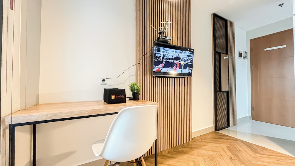 Wooden Nest 2Br Without Living Room At Evenciio Margonda Apartment