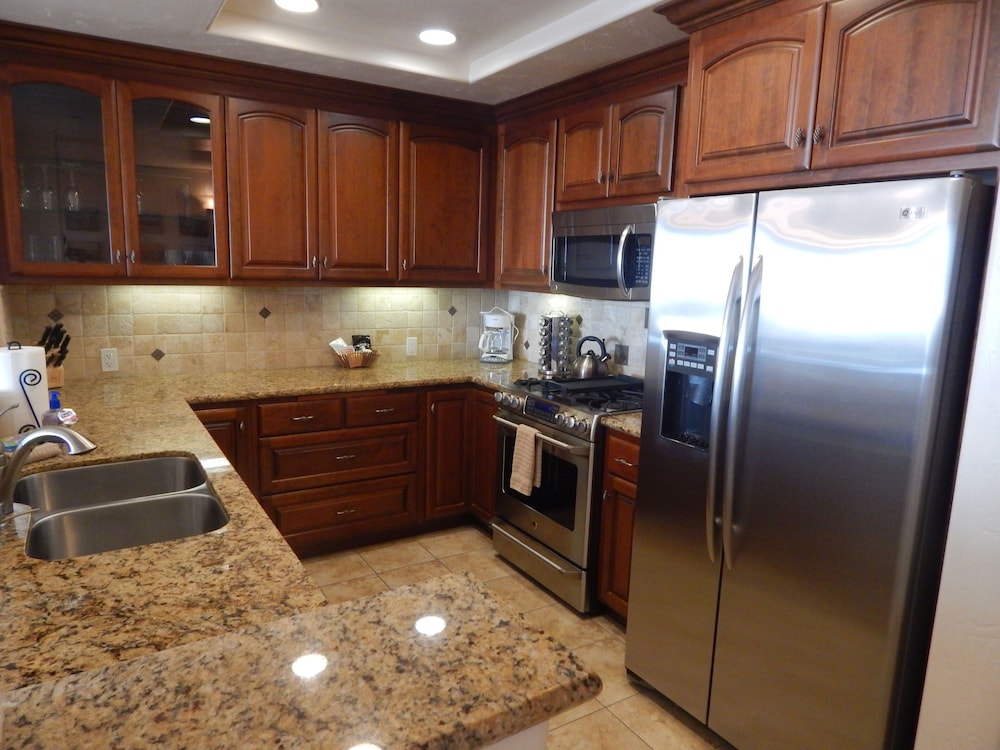 402 Valentina 3 Bedroom Condo by Redawning view 3