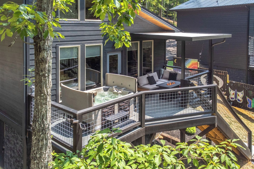 Smokies Modern Escape view 4
