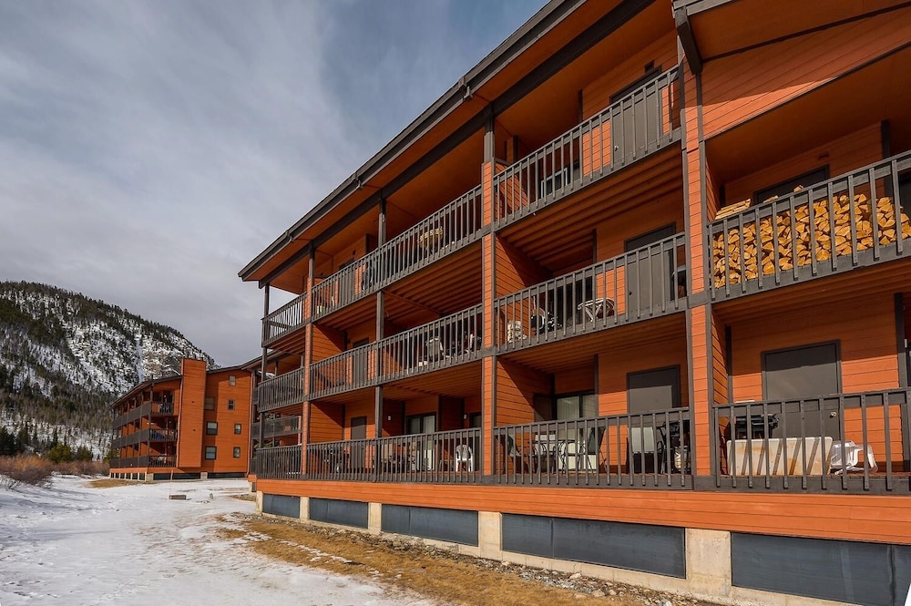 Mountainside 229e 1 Bedroom Condo by RedAwning