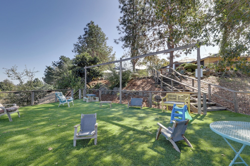 Private Pool & Large Deck: Modern Cotati Villa!