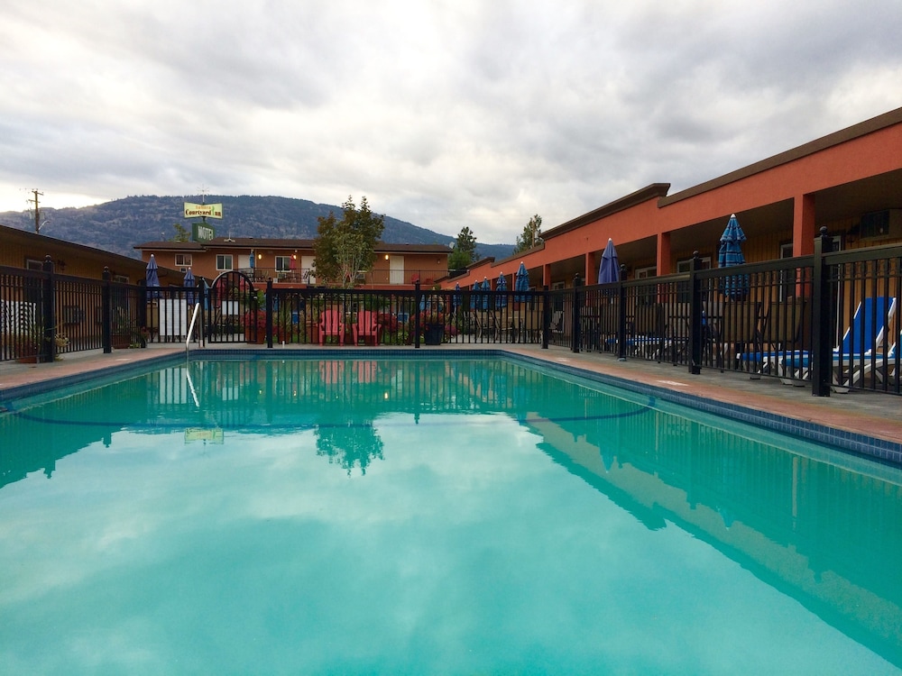 Sahara Suites