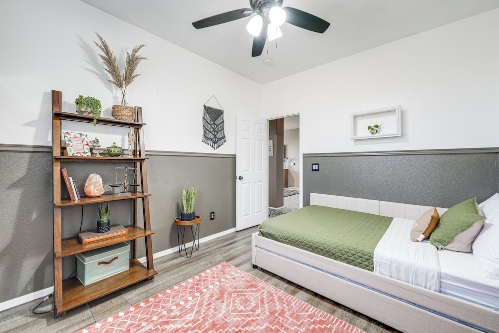 Family-friendly Retreat w/ Pool - Near Westgate!