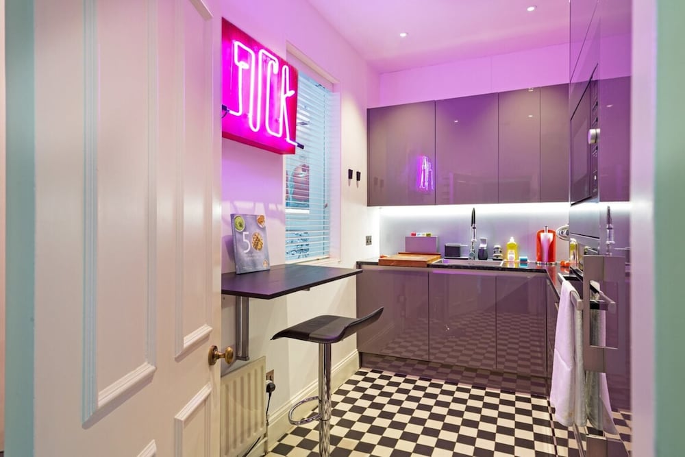 Bright 2 Bedroom Apartment in South Kensington