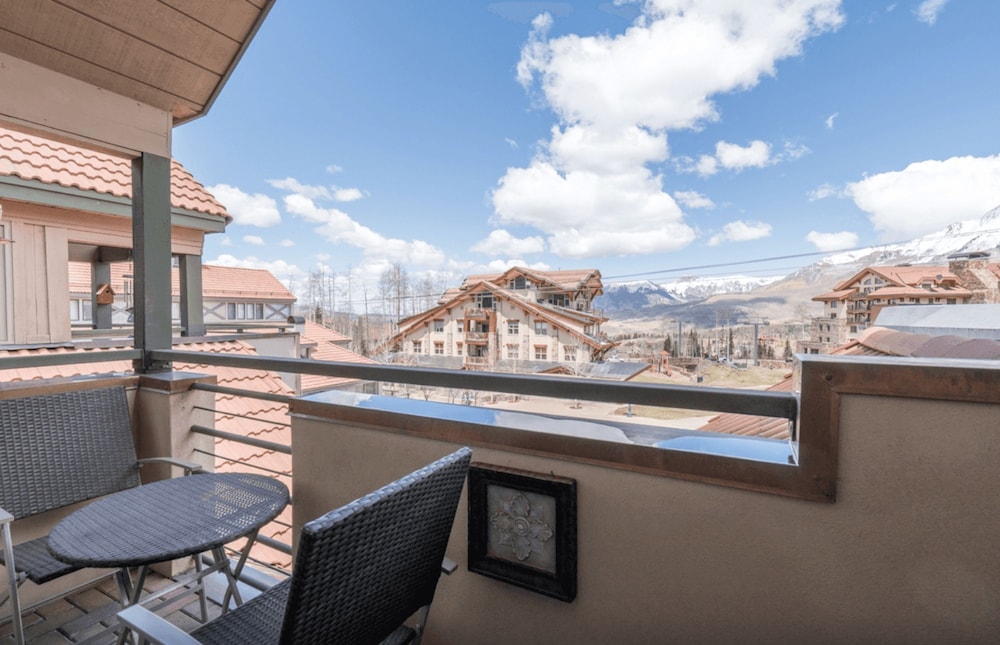 Blue Mesa Penthouse by Avantstay Buyout of 3 Units Ski-in Ski-out Condo