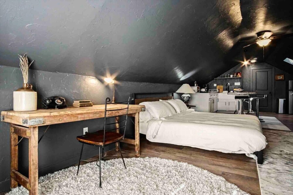 Oklahoma City Vacations - 3-story 6-bedroom 4 Bathrooms 3min-asian Dist - Property Image 47