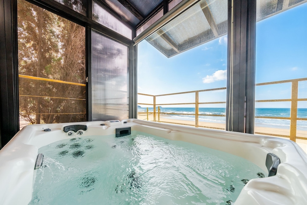 Boryeong Lavar Pool Villa