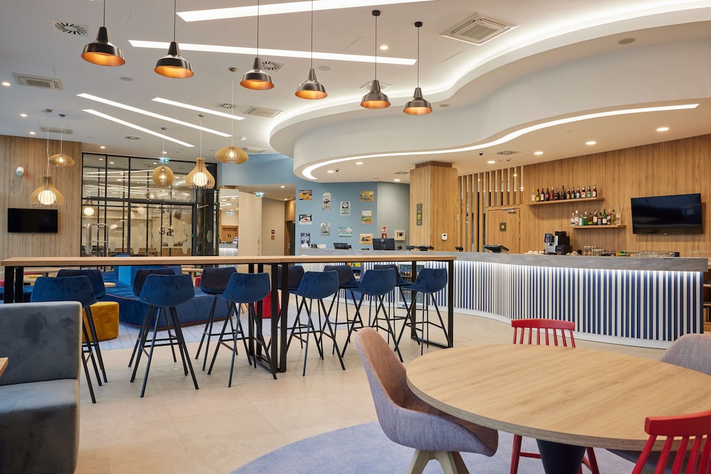 Hotel Hampton by Hilton Poznań Swarzędz - Image 1