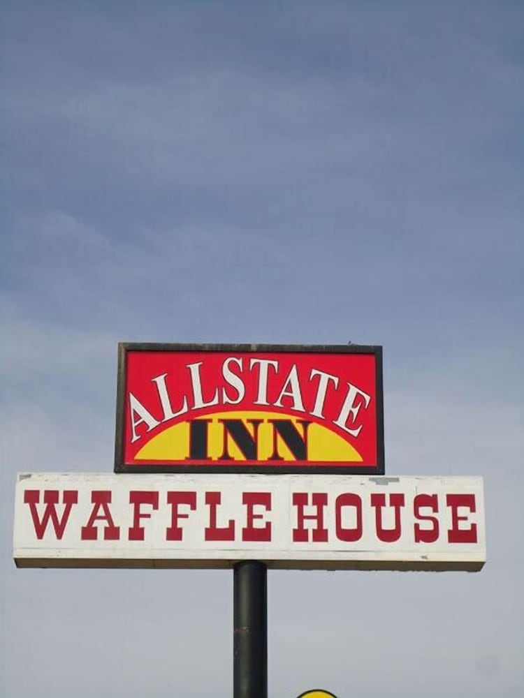 Seymour Vacations - Allstate Inn Seymour - Property Image 16