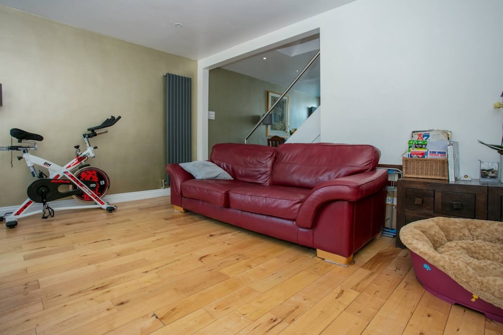 Stunning 3 Bedroom House With Garden in Battersea