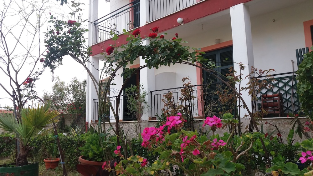 Maria's Apartments