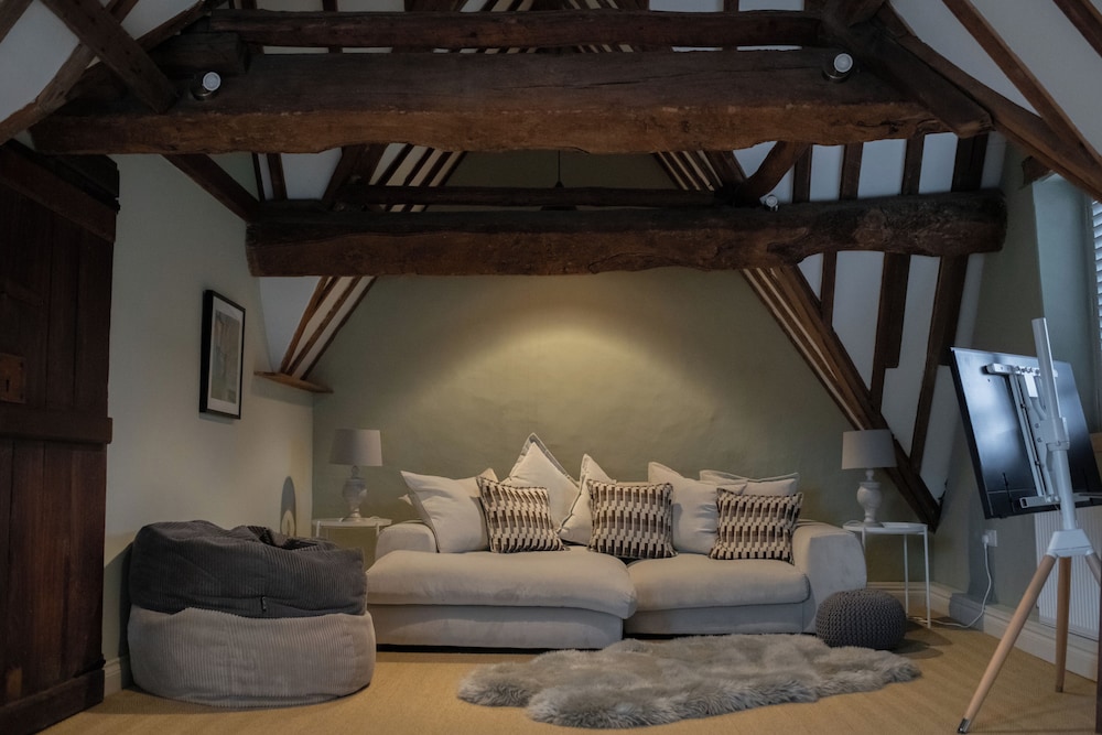 Mill House & Cottage - on Cotswold Way