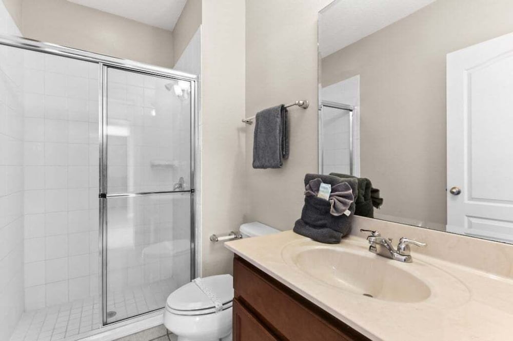 Spacious 6br Villa W/ Private Pool near Disney 6 Bedroom Villa