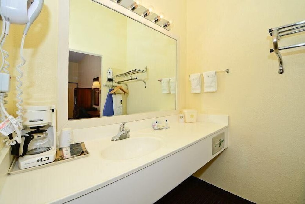 Manchester Heritage Inn And Suites
