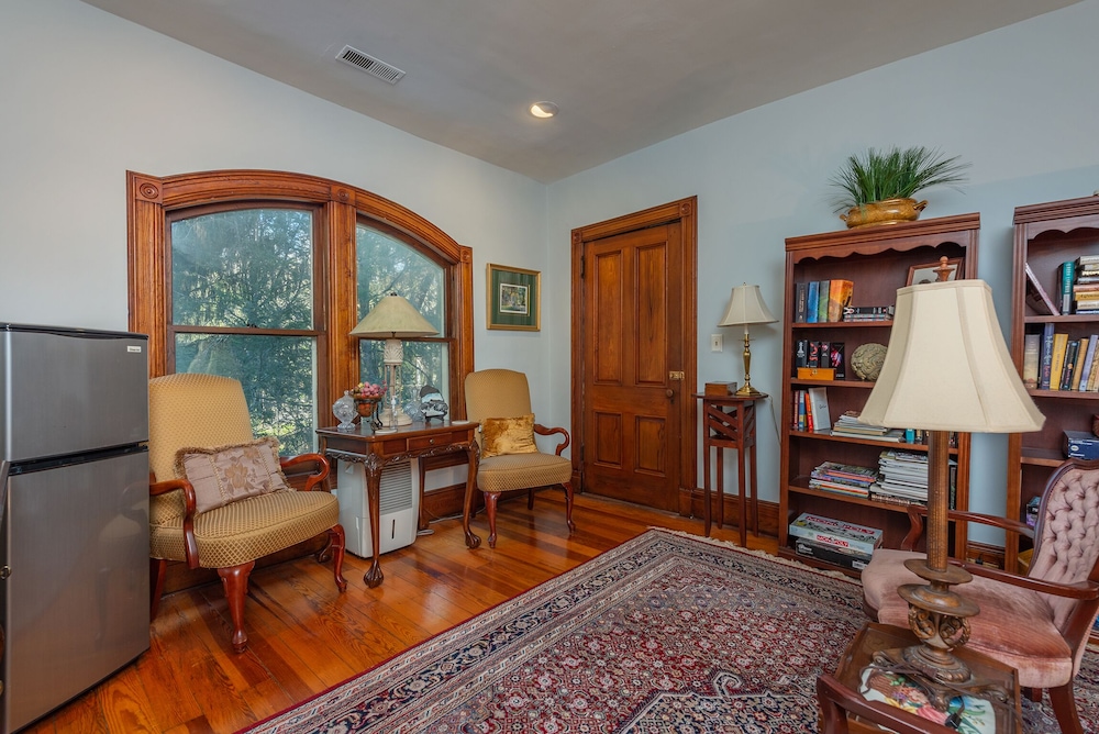 Engadine Inn  Cabins - Property Image 60