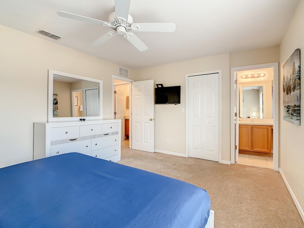 Spacious Regal Oaks Townhome by Disney