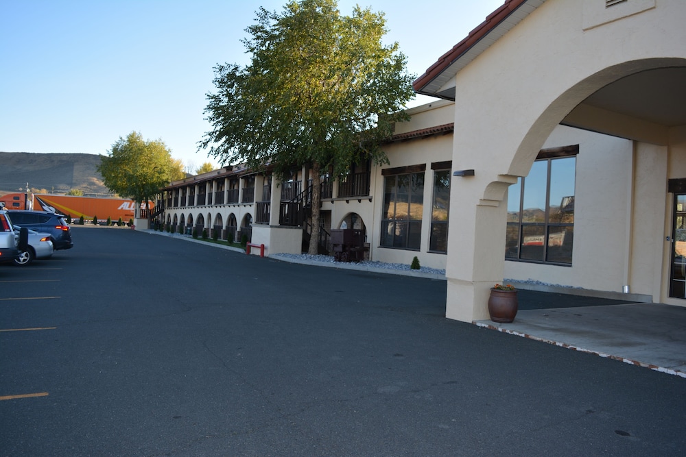 Baker City Vacations - Eldorado Inn Baker City - Property Image 8