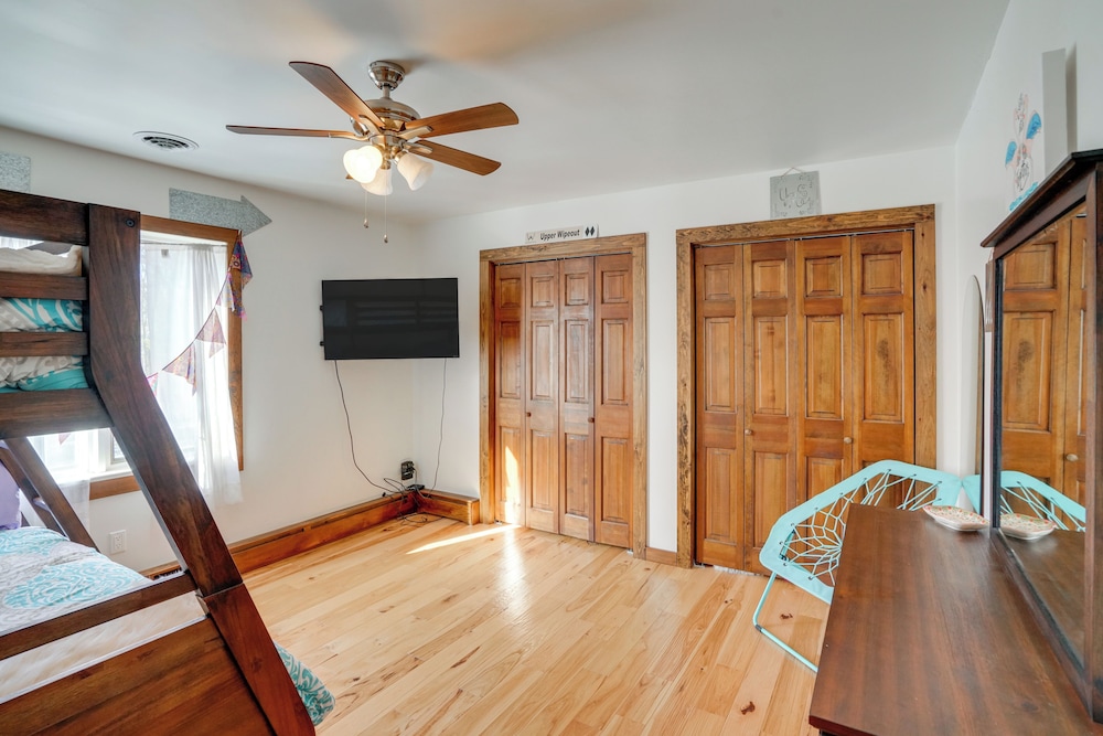 3 Mi to Colgate Lake: Mtn-view Home, Deck + Grill!