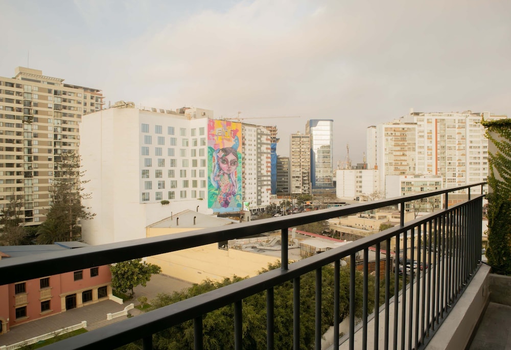 w Inviting 3BR w Balcony in Hip Miraflores