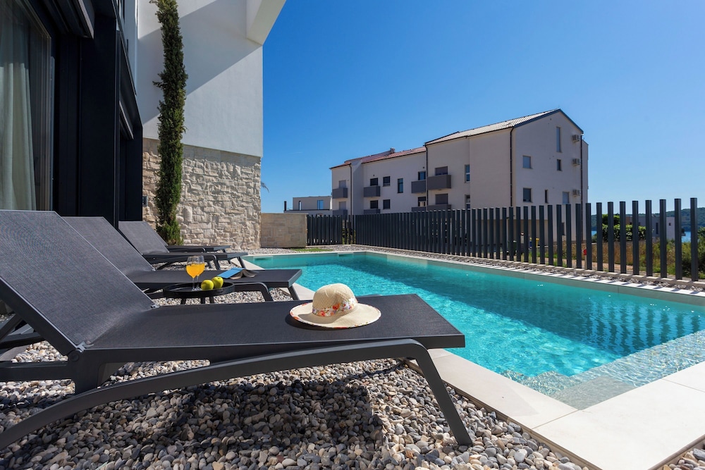 Villa Yana with Pool and Sea View
