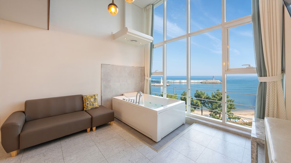 Gangneung Meerbrick Spa Pension