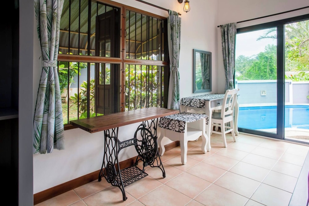 Villa With Private Pool and Mountain Views