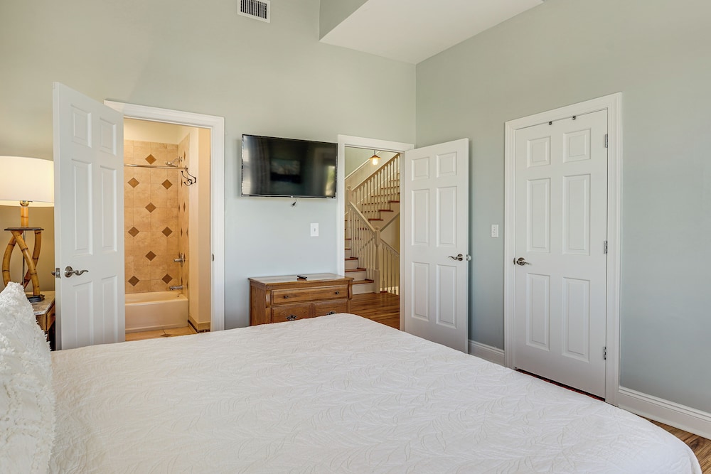 Walk to Ocean: Beach House w/ Pool in Port St Joe!
