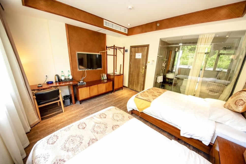 Dongfang Tianshe Resort