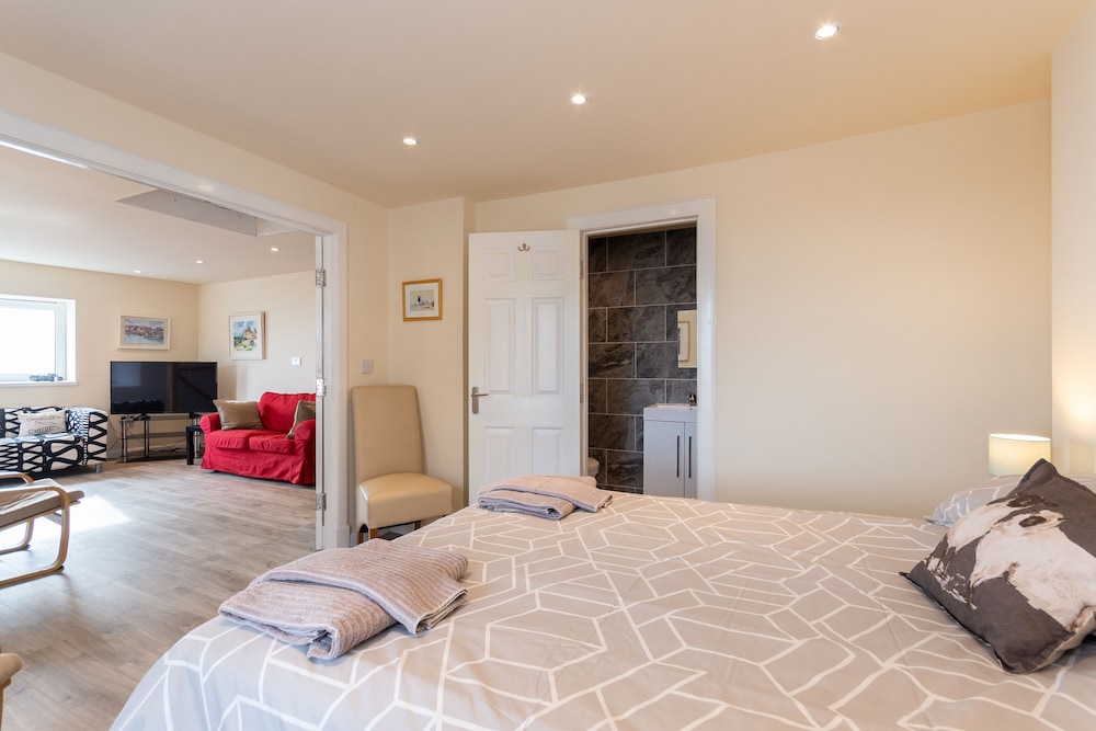 Stunning Shore Front House in Historic Cellardyke view 4